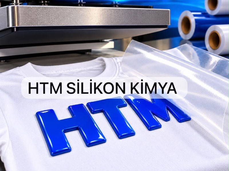 Transfer baskı silikonuyla tişört üzerine uygulanmış kabartma HTM logosu
